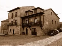 Akla Suites Con Jacuzzi Santillana Hotels in Santillana del Mar