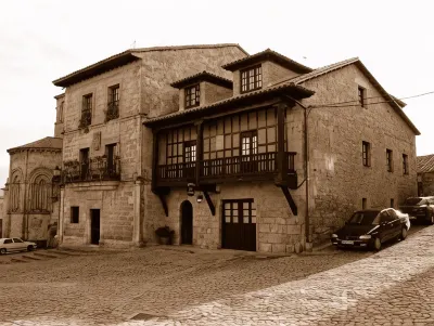 Akla Suites Con Jacuzzi Santillana Hotels in Santillana del Mar