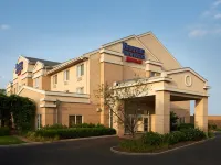 Fairfield Inn & Suites Indianapolis East Hoteles cerca de Izakaya Japanese Restaurant