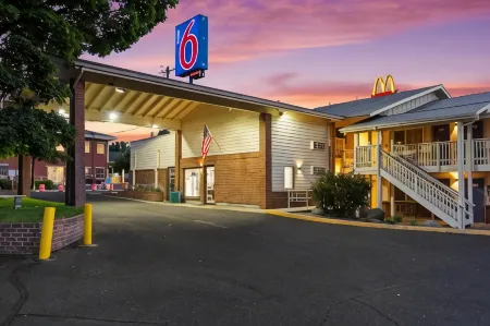 Motel 6 Clarkston, WA