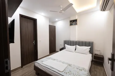 Hotel Sunrise Ecostay Отели рядом с достопримечательностью «ИСККОН Темпл - Глори оф Индия»