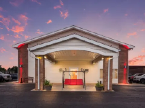 Econo Lodge Inn & Suites Hotels in Escanaba