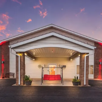 Econo Lodge Inn & Suites