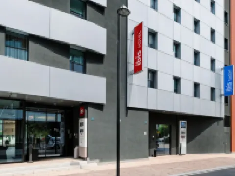 イビス バジェット ルガーノ パラディソ ルガノのホテル