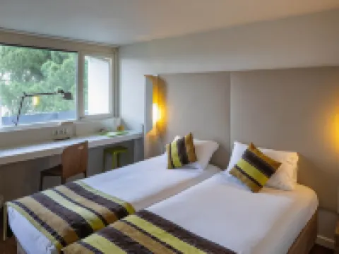 นออแมย์สอาร์เลส โรงแรมในอาร์ล