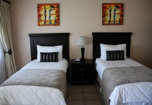 Tum's Water World Hotel - Housity