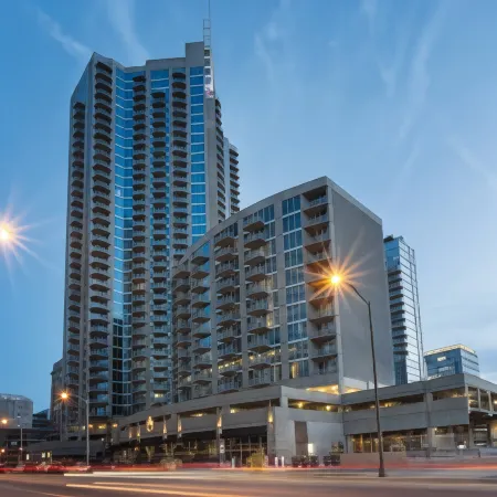 Twelve Downtown, Autograph Collection Отели рядом с достопримечательностью «Америкасмарт»