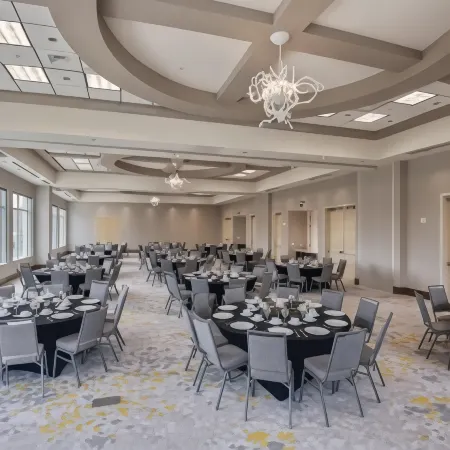 Courtyard Raleigh Cary/Parkside Town Commons Отели рядом с достопримечательностью «Lenovo Building 8»