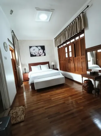 Pension Homestay Bandung Отели рядом с достопримечательностью «Bandung tour on bus (Bandros)»