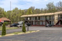 Econo Lodge Inn & Suites Lake Harmony - Pocono Mountains Area Hotels in Buck Township