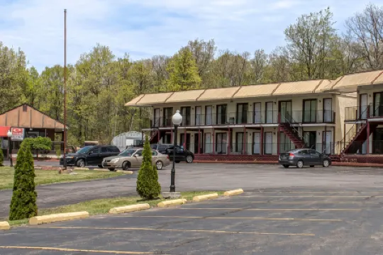Econo Lodge Inn & Suites Lake Harmony - Pocono Mountains Area