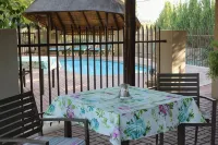 The Falls Guest House - piscina