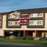 Clackamas Inn and Suites Hotels near Kellogg Square