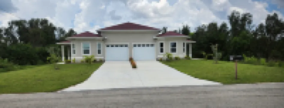 Modern Place,  3-bedroom house with WiFi, AC, spacious in welcoming Lehigh Acres
