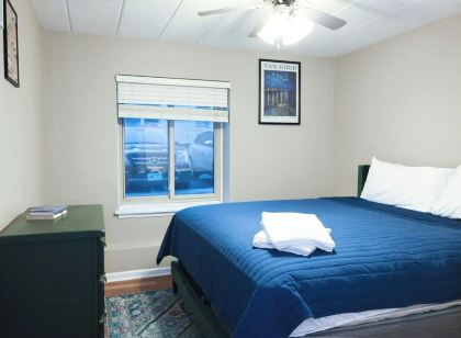 A 1-bedroom long term stay W/ Discounted Rental Car in vibrant Minneapolis