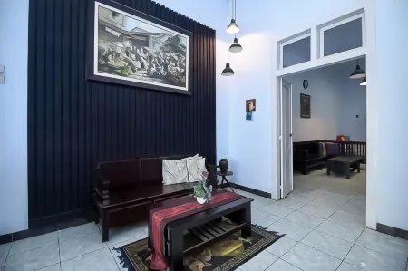 RedDoorz Near Stasiun Lawang Отели в г. Lawang