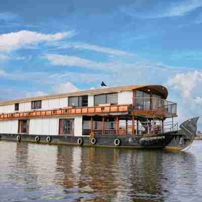 Harmony Houseboats Hotel Exterior