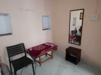 Radha Krishna Home Hotel dekat Jembatan Malviya