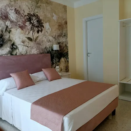Atika & Atif - Guest House Train Station Venice