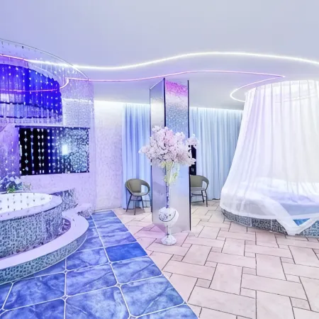 Lixin colorful art Hotel