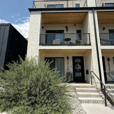 Charming 3-bedroom townhome in lovely Denver - close to Mile High and Downtown!