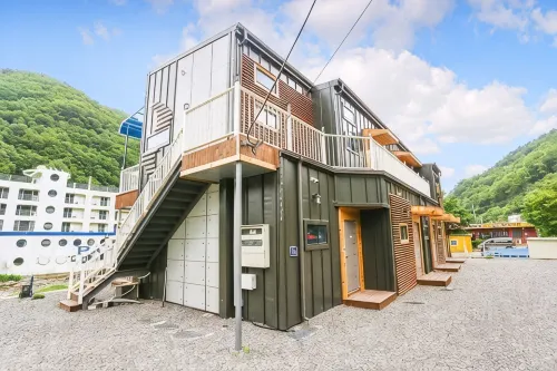 楊山道淵谷旅館