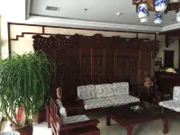 Lingqiu Jindi Hotel