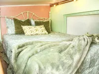 Tiny Cottagecore House in Miami. Walking distance to Hialeah Hospital! Hotels in Hialeah