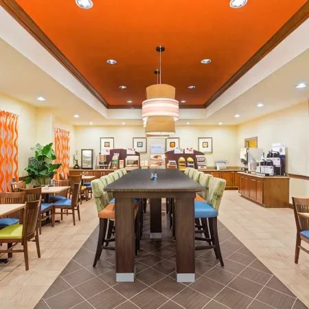 Holiday Inn Express & Suites LAKELAND NORTH - I-4 by IHG
