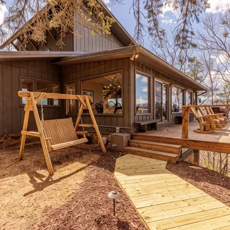 SMOKY MOUNTAIN MAGIC-SPECTACULAR VIEWS! 3 Bdrm, sleeps 8, Hot Tub, Close to NOC