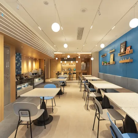 Home Inn (Chizhou Qingyang Commercial Plaza Branch)