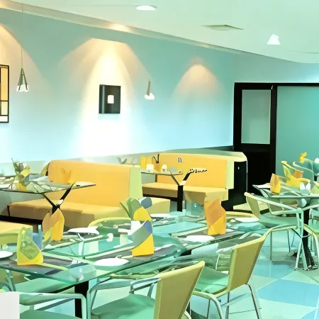 Hotel Highway Garden