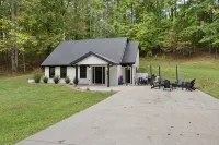 The Cumberland Collective~The Hideaway~<6mi to Lake/Golf. Great for Families! - Homestays