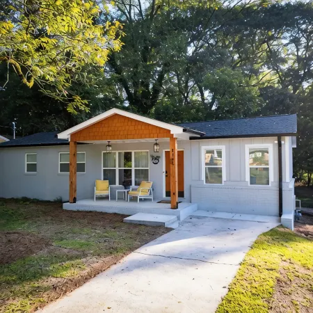 Charming 3-Bedroom House Walkable to Covington Square