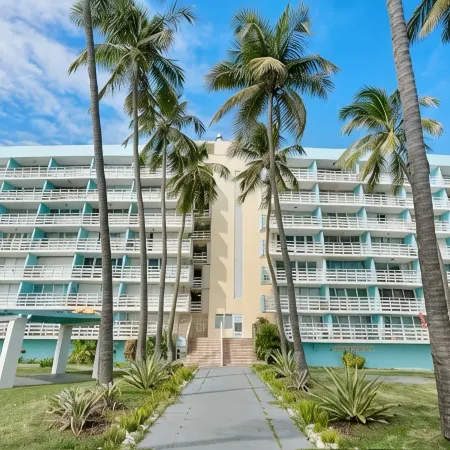 Luxury Oceanfront Studio • Stunning Views • Pool • Balcony + Free Parking