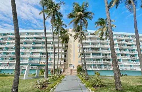 Luxury Oceanfront Studio • Stunning Views • Pool • Balcony + Free Parking