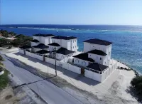 Luxurious Villa Fillipe 2  Beach Front, Sea View: Spacious, Private Pool & AC!