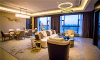 Phoenix New Century Grand Hotel