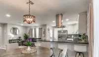 Luxury Downtown Retreat - Walk to Main St - New Stylish & Comfy! - บังกะโล