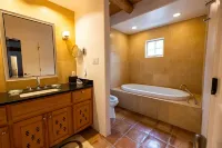 Peaceful Suite in Desert Inn- Black Mesa King Room - breakfast