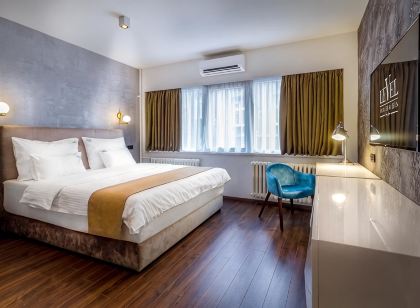 Level Luxury Suites