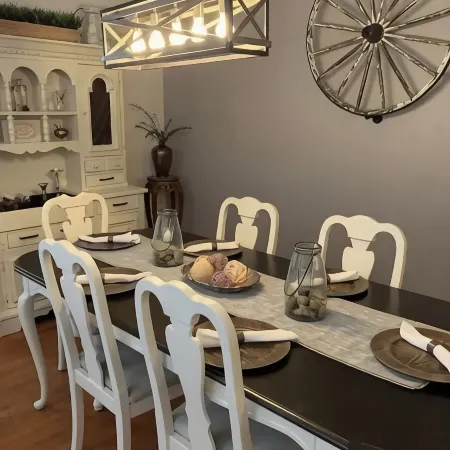 SERENITY IN THE CITY - 5 BR College Ave by F & M
