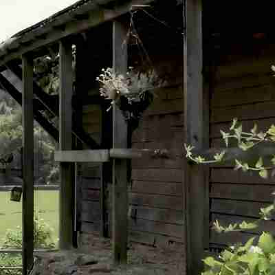 Secluded Little hideaway in the  beautiful mountains of Llanwonno. Others