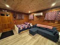 Nice log cabin on back country road with peace, quiet and the amenities of home - Hytter