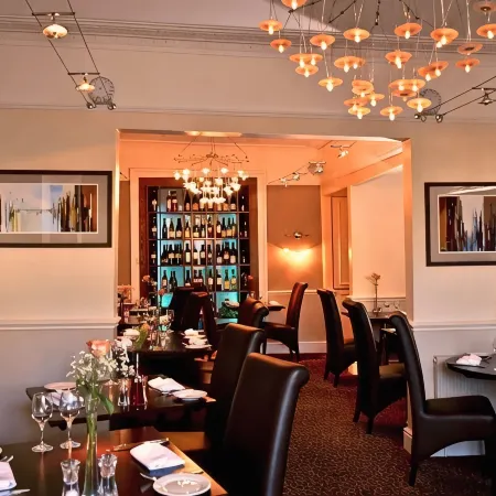 Queens Court Hotel