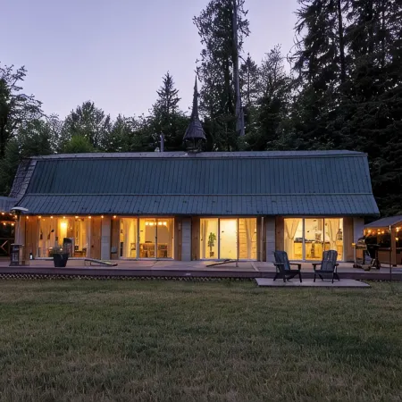 Hot Tub & Sauna - 1 mile from Mount Rainier NP - Forest view - Sleeps 8
