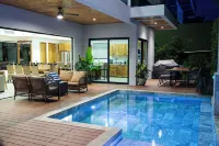 Private Luxury Villa Prime Location South End of Jaco Beach, Gated Community. - فلل