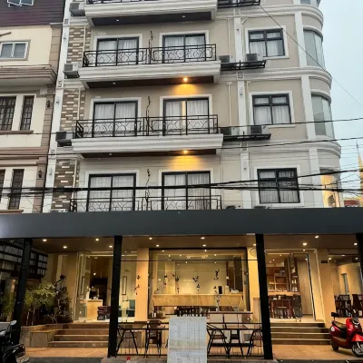 Lucie Hotel โรงแรมใกล้วัดจันทร์