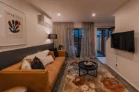 Luxury Central City Getaway - วิลล่า