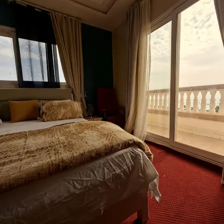 SALLY BEACH HOTEL YENNE